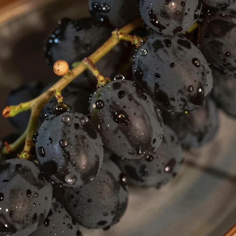 delicious kyoho grapes picture